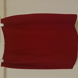Tahari skirt, size 2, 100% polyester.